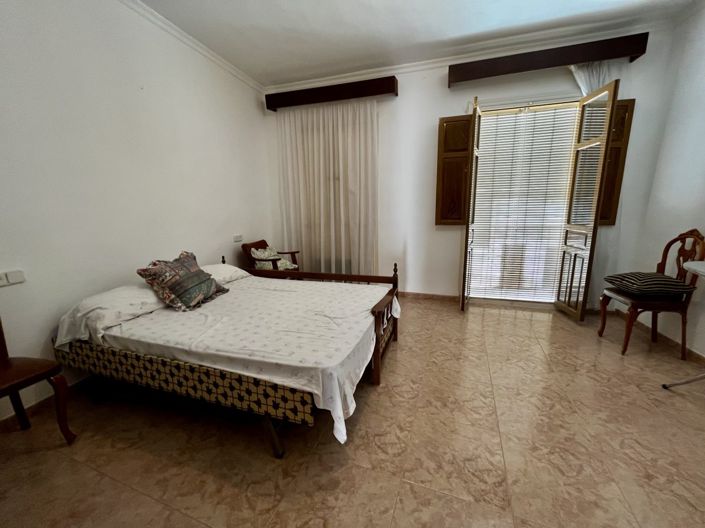Image No.18-4 Bed Townhouse for sale