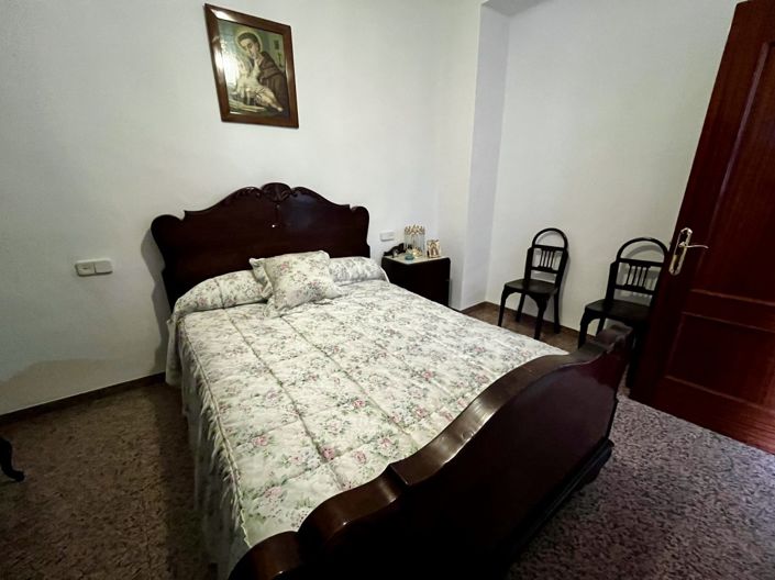 Image No.28-4 Bed Townhouse for sale
