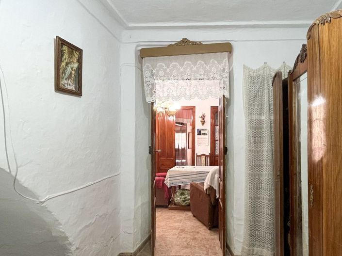 Image No.11-5 Bed Townhouse for sale