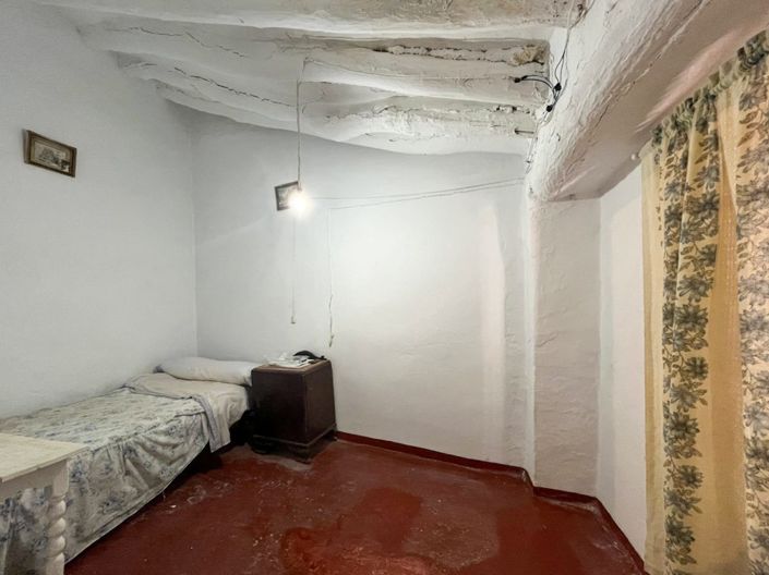 Image No.18-5 Bed Townhouse for sale