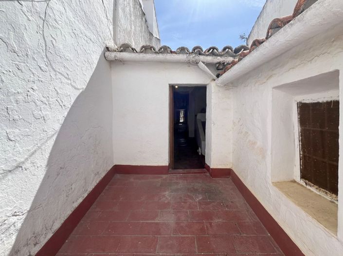Image No.22-5 Bed Townhouse for sale