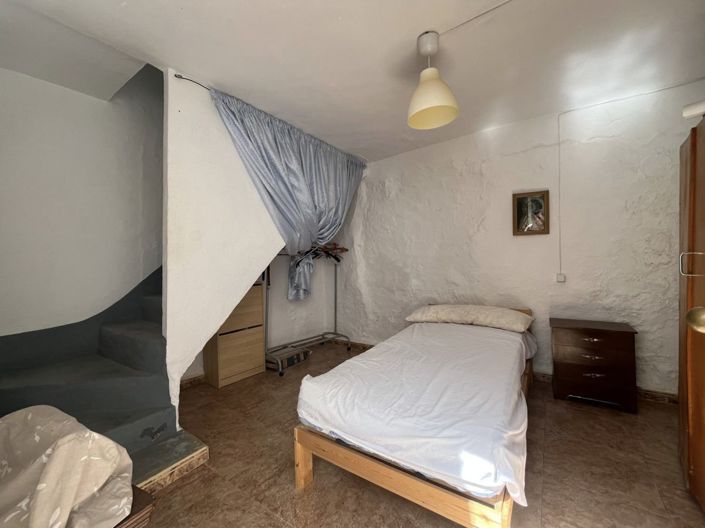 Image No.23-5 Bed Townhouse for sale