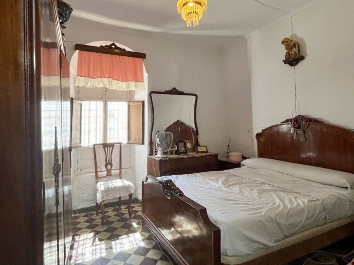 Image No.8-5 Bed Townhouse for sale