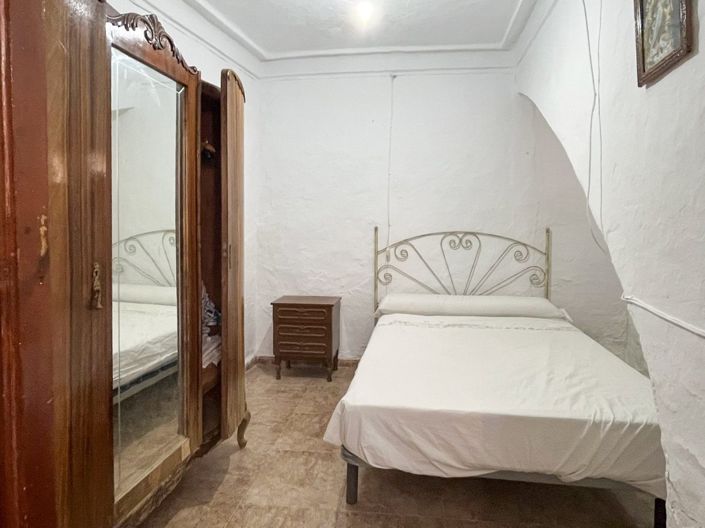 Image No.10-5 Bed Townhouse for sale