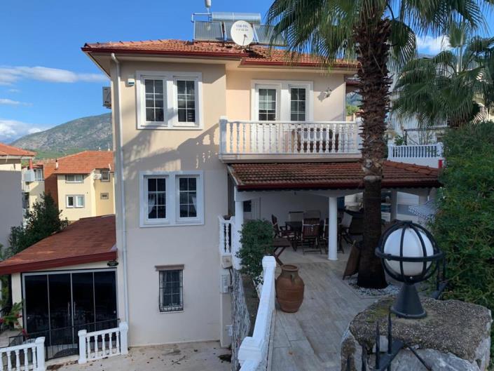 Image No.1-4 Bed Villa / Detached for sale