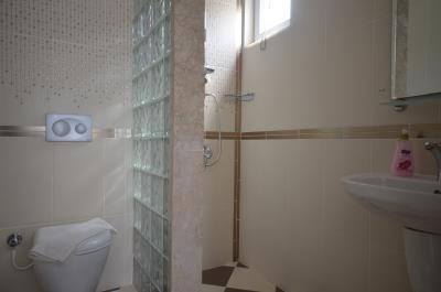 17a--ensuite-two