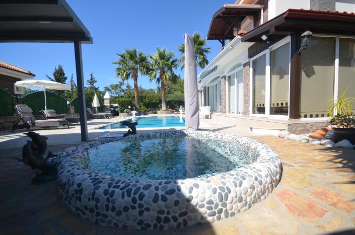 Image No.2-4 Bed Villa / Detached for sale