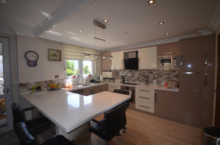 Image No.5-4 Bed Villa / Detached for sale