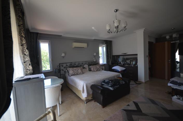 Image No.23-4 Bed Villa / Detached for sale