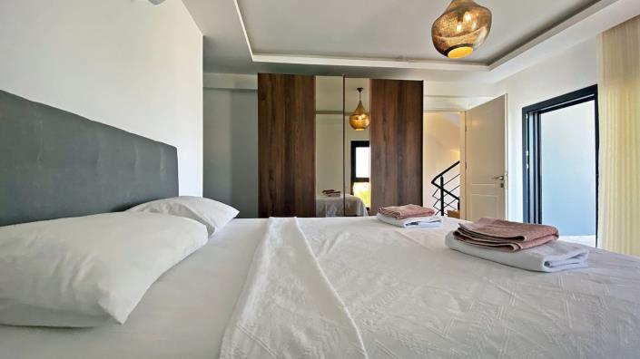 Image No.8-4 Bed Villa / Detached for sale