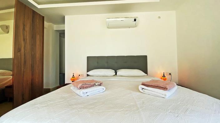 Image No.12-4 Bed Villa / Detached for sale