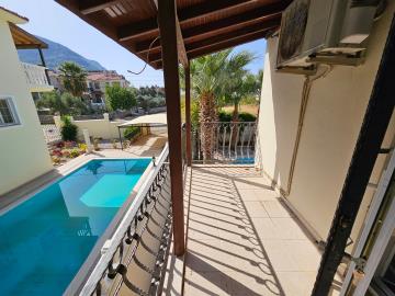 bedroom-balcony