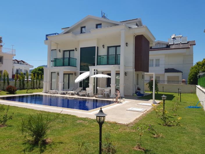 Image No.3-4 Bed Villa / Detached for sale