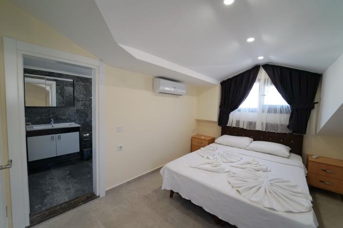 Image No.24-4 Bed Villa / Detached for sale