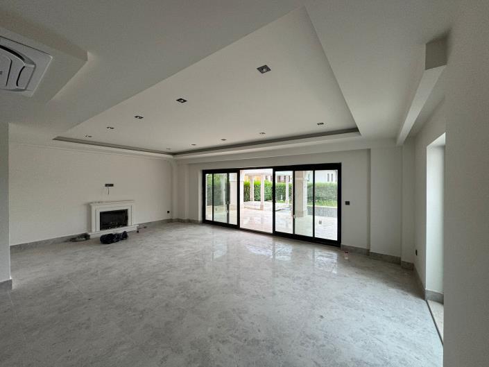 Image No.3-4 Bed Villa for sale