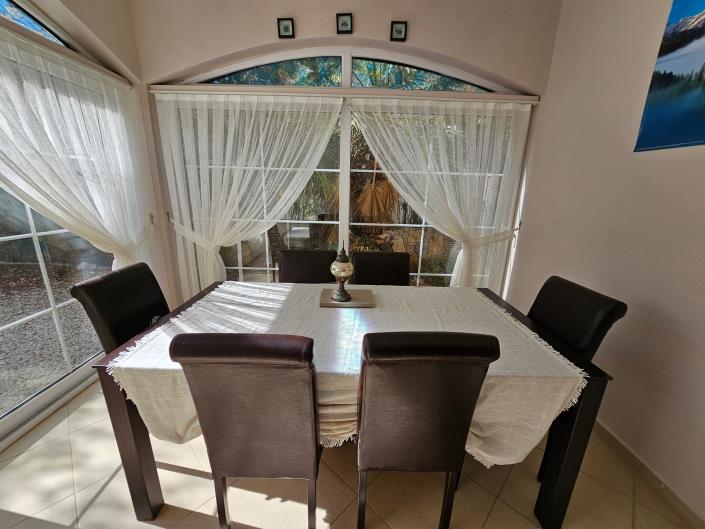 Image No.12-4 Bed Villa / Detached for sale