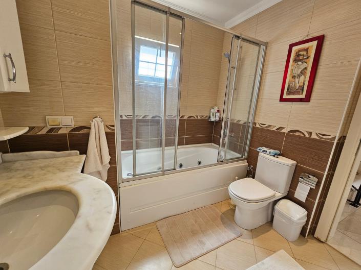 Image No.35-4 Bed Villa / Detached for sale