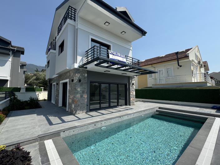 Image No.1-Maison / Villa de 4 chambres à vendre à Hisaronu