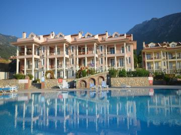 1--large-communal-pool