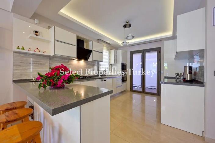 Image No.13-4 Bed Villa / Detached for sale