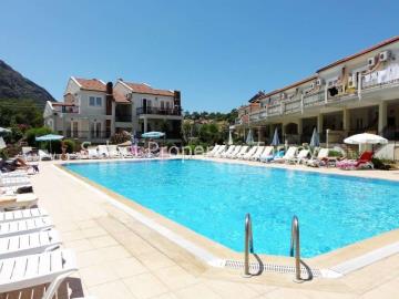 4--LARGE-COMMUNAL-POOL