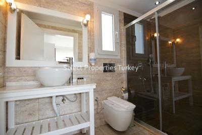 N_Upper-Bathroom