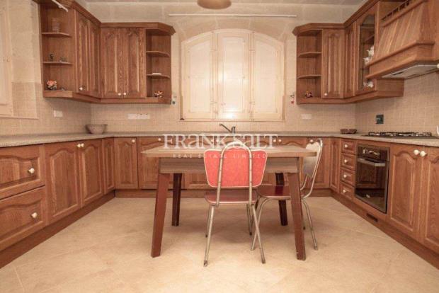 Image No.9-4 Bed Farmhouse for sale