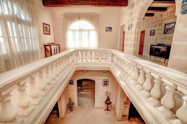 Image No.7-4 Bed Farmhouse for sale