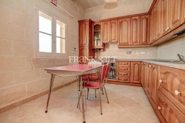 Image No.10-4 Bed Farmhouse for sale