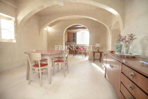 Image No.11-4 Bed Farmhouse for sale