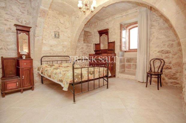 Image No.14-4 Bed Farmhouse for sale