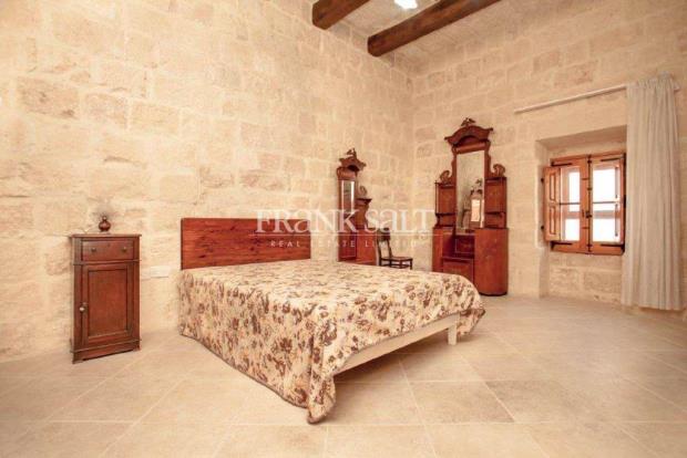 Image No.16-4 Bed Farmhouse for sale