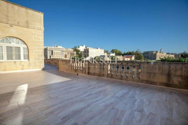 Image No.4-4 Bed Farmhouse for sale