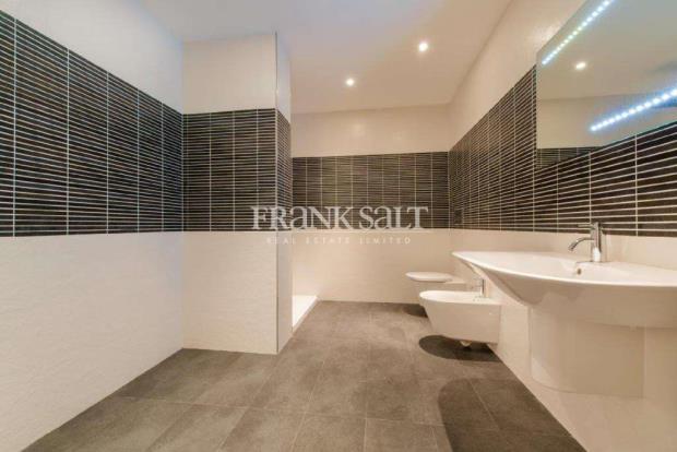 Image No.12-Appartement de 5 chambres à vendre à Ta Xbiex