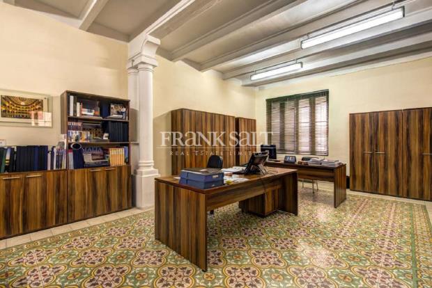 Image No.10-4 Bed Apartment for sale