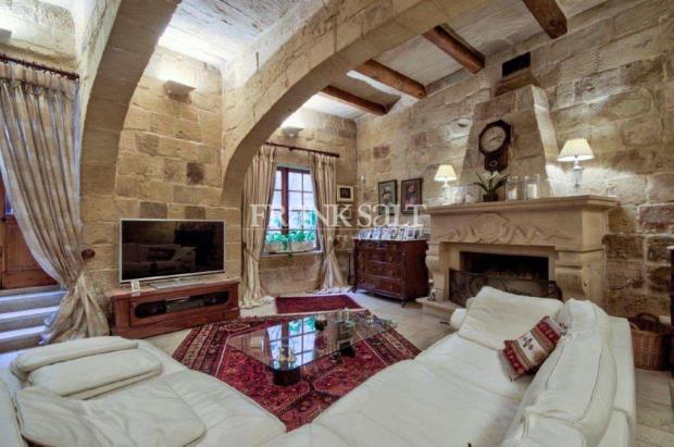 Image No.2-4 Bed Farmhouse for sale