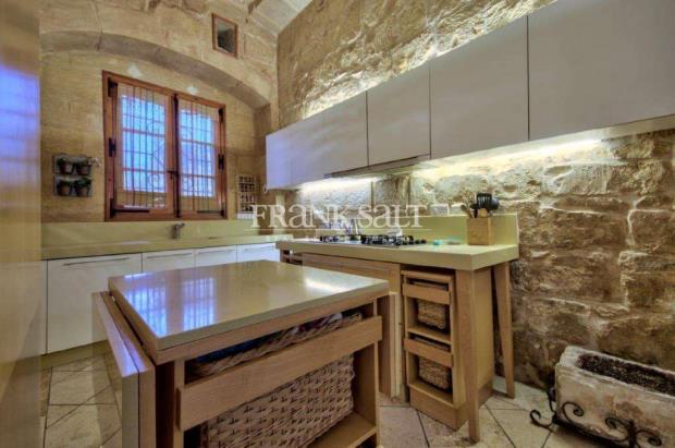 Image No.8-4 Bed Farmhouse for sale