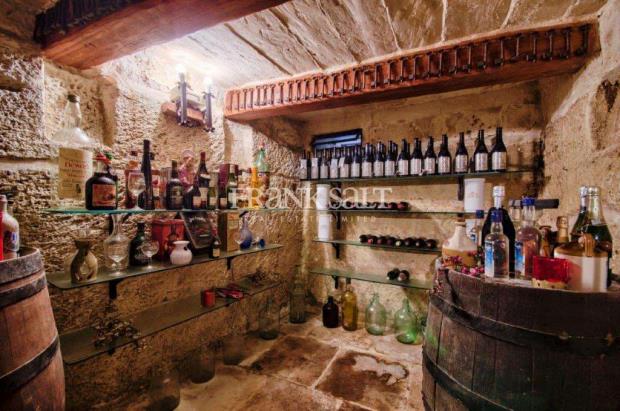 Image No.16-4 Bed Farmhouse for sale