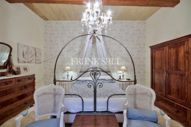 Image No.12-4 Bed Farmhouse for sale