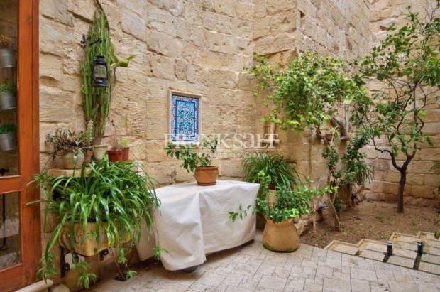 Image No.15-4 Bed Farmhouse for sale