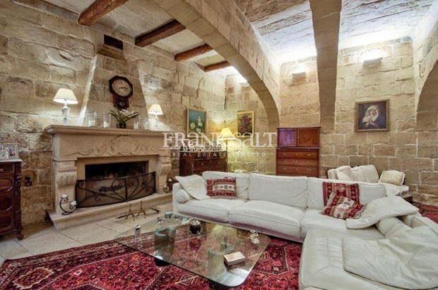 Image No.4-4 Bed Farmhouse for sale