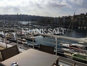 Appartement de 3 chambres à vendre à Ta Xbiex