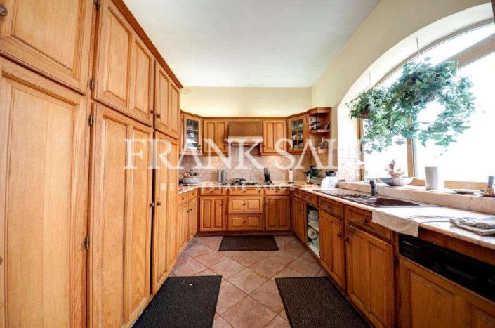 Image No.2-Villa de 3 chambres à vendre à Ta Xbiex