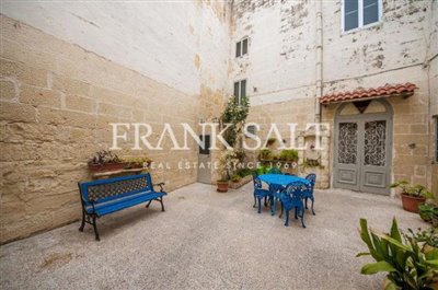 Maison de village de 3 chambres à vendre à Birkirkara