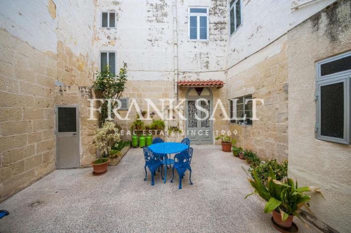 Image No.2-Maison de village de 3 chambres à vendre à Birkirkara