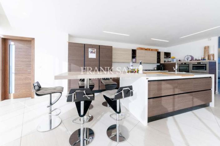 Image No.9-4 Bed Penthouse for sale