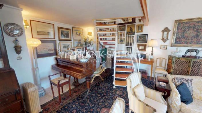 Image No.2-4 Bed Farmhouse for sale