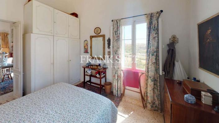 Image No.11-4 Bed Farmhouse for sale