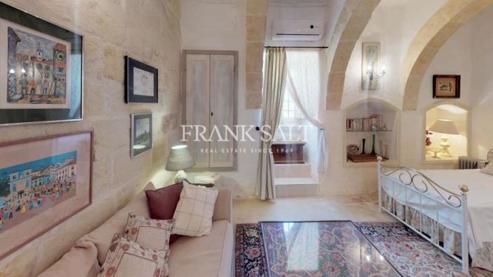 Image No.14-4 Bed Farmhouse for sale