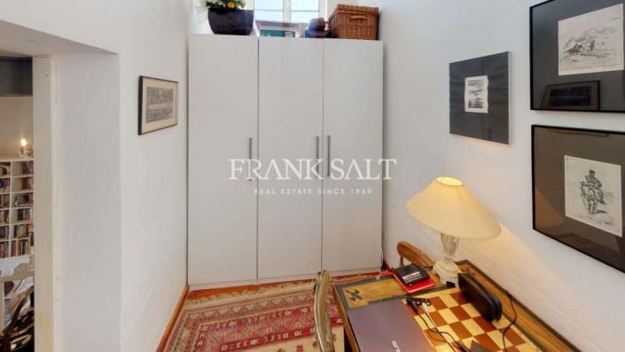 Image No.17-4 Bed Farmhouse for sale